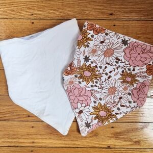 CADEN LANE Floral and Off-White Bandana 2PC Bib Set